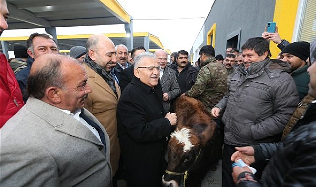 Başkan Büyükkılıç, Canlı Hayvan Borsası ve Pazar Yeri’ni ziyaret etti