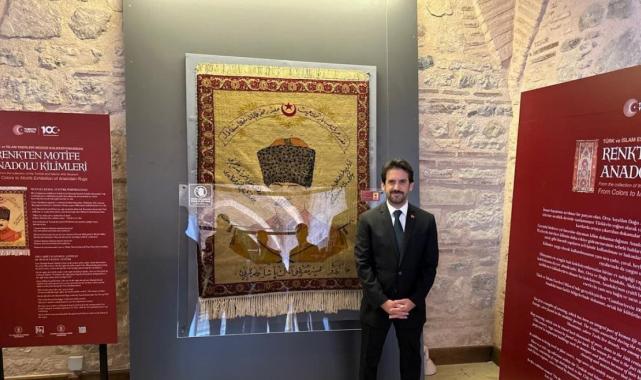 Batuhan Mumcu'dan 'Renkten Motife Anadolu Kilimleri' sergisine ziyaret