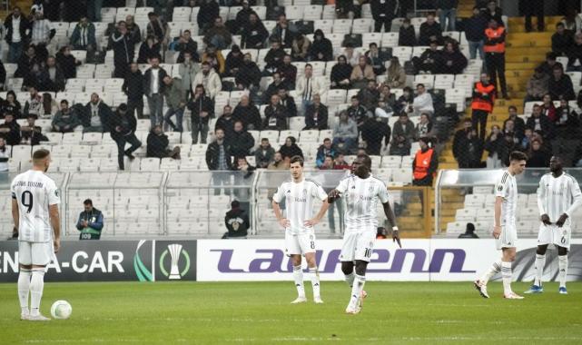 Beşiktaş taraftarından tepki! Formayı çıkarın, çıplak oynayın