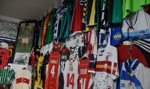 Bursalı oto lastikçi, 10 yıldır forma biriktiriyor