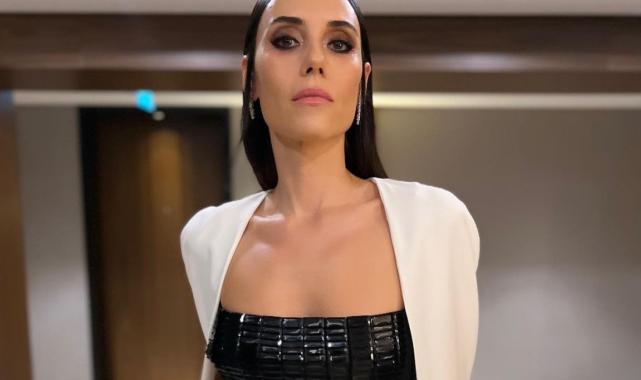 Cansu Dere galaya süper minisiyle damga vurdu