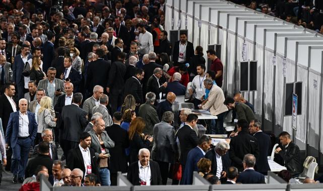 CHP'de Parti Meclisi ve Yüksek Disiplin Kurulu seçimleri için oy verme işlemi sona erdi