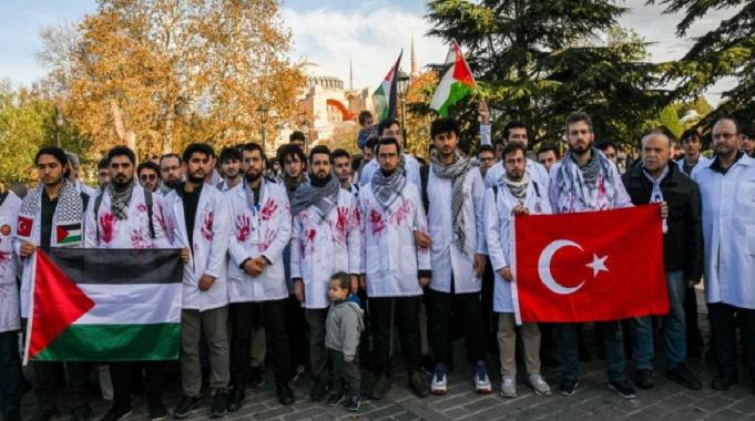 Doktorlar Gazze&#039;deki katliamı &#039;Sessiz Yürüyüş&#039; ile protesto etti