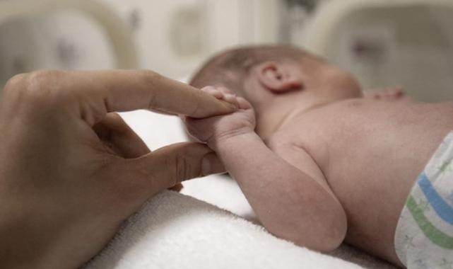 Erzurum'da prematüre doğan bebeklerin, kuvözden anne kucağına yolculuğu