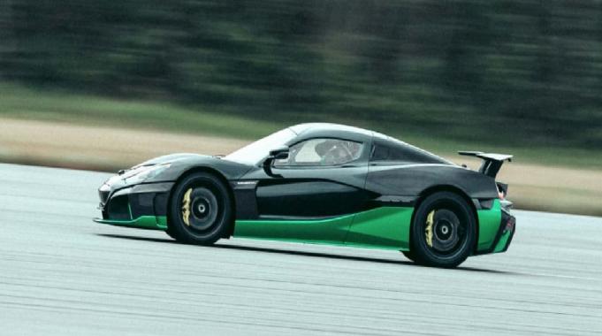 Geri viteste dünyanın en hızlı otomobili: Rimac Nevera