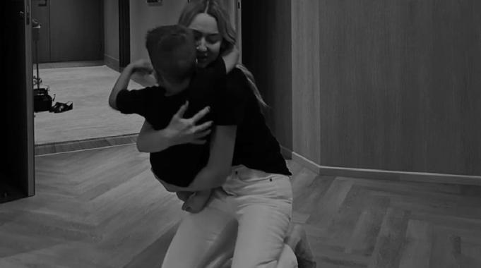 Hadise&#039;nin yeğeni Melik Hamza ile verdiği pozlar sosyal medyayı salladı