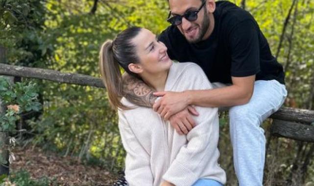 Hakan Çalhanoğlu'nun eşi Sinem'in güzelliği olay oldu! "Mankenler yanından geçemez"