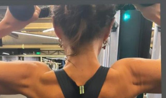 Hande Ataizi'nin sırt kasları olay oldu: "Spor benim hayatım"