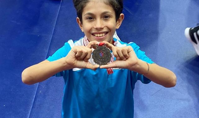 Hem tekvando hem de futbol oynuyor! Geleceğin Zlatan'ı Egemen Buğra, bronz madalya kazandı