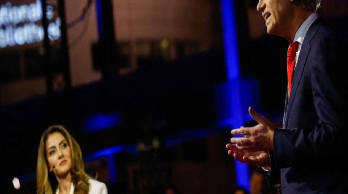 Hollanda&#039;da genel seçimlerde aşırı sağcı Geert Wilders açık ara önde