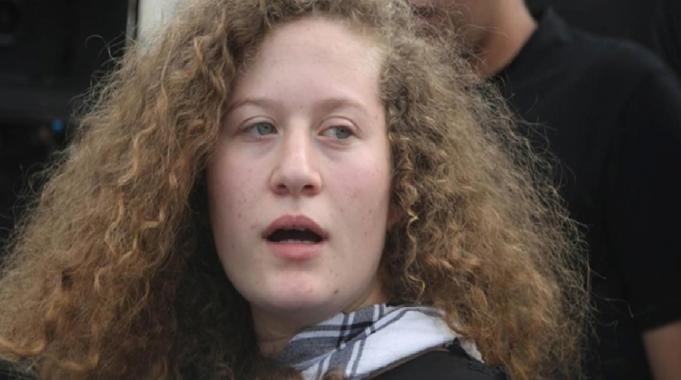 İsrail askerleri psikolojik baskıya devam ediyor. "Filistinli cesur kız gözaltına alındı!