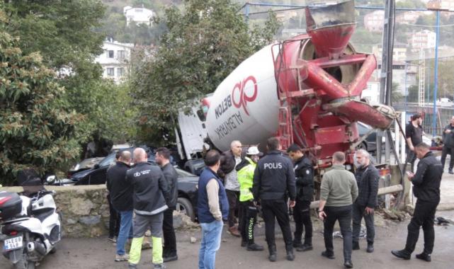 İstanbul'da beton mikseri 7 aracı ezdi: Çarparak durabildi