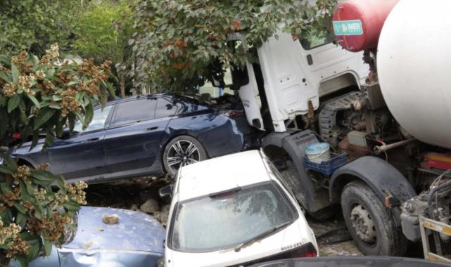 İstanbul'da beton mikseri 7 aracı ezdi: Çarparak durabildi