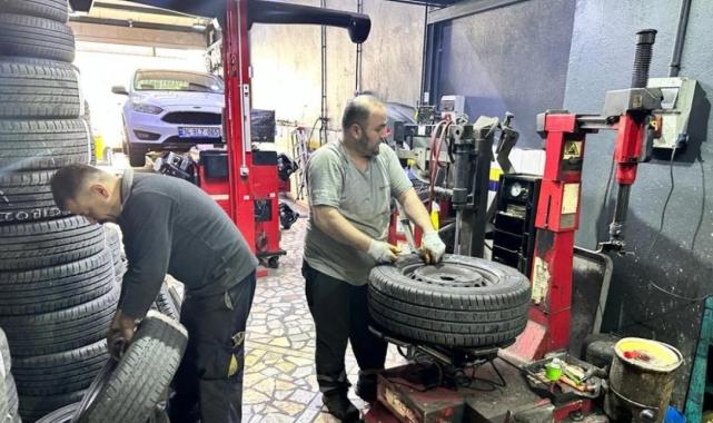 İstanbul'da kış lastiği uygulaması erkene çekildi: Lastikçiler doldu taştı