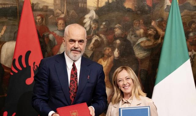 İtalya, Arnavutluk'ta göçmenler için merkezler kuracak