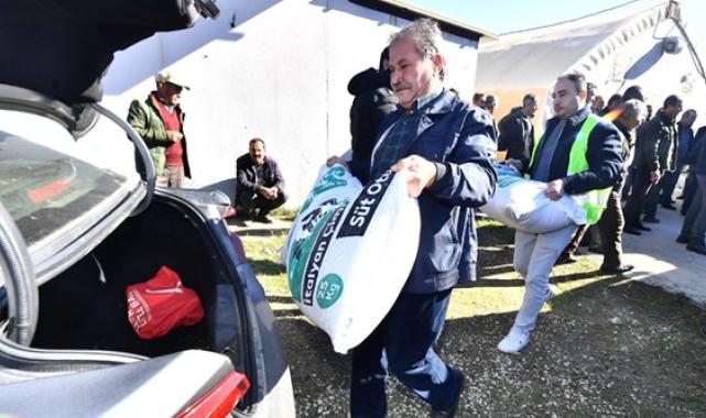 İzmir Büyükşehir Belediyesi'nin tohum desteği sürüyor