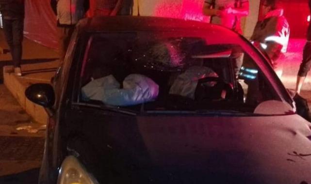 İzmir'de korkunç kaza: Araçla kaldırım arasında sıkışan yayanın bacağı koptu