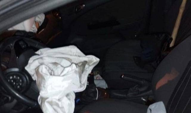 İzmir'de korkunç kaza: Araçla kaldırım arasında sıkışan yayanın bacağı koptu