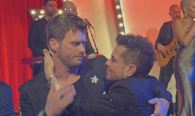 Kenan Doğulu ile Kıvanç Tatlıtuğ'un gala karesi gündem oldu