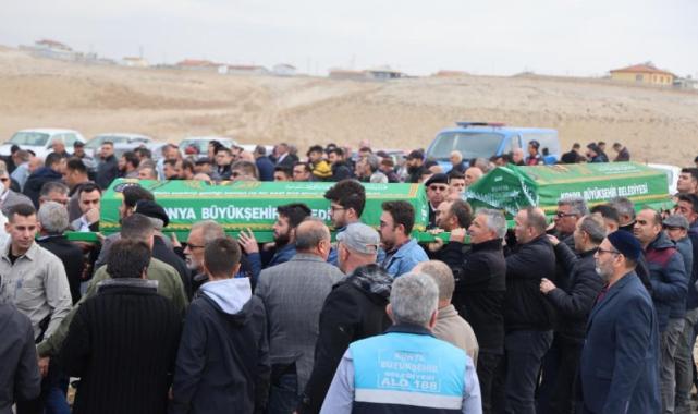 Konya'da kazada hayatını kaybeden aynı aileden 5 kişi toprağa verildi