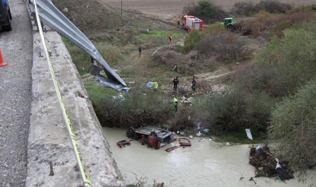 Manisa'da Gediz Nehri'ne uçan araçta 3 kişi hayatını kaybetti