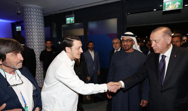 Mesut Özil'in babasından itiraf: Almanya için oynamasına ben ikna ettim