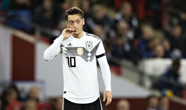 Mesut Özil'in babasından itiraf: Almanya için oynamasına ben ikna ettim
