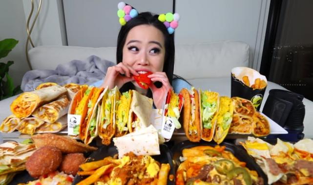 Mukbang nedir ve neden bu videolar milyonlarca kez izleniyor