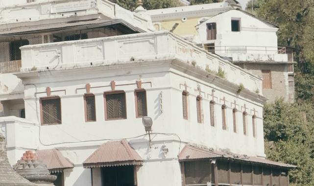 Nepal'de Hinduların cenaze geleneği! Önce yakıp sonra nehre bırakıyorlar