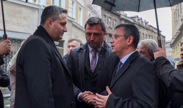 Özgür Özel'den Saraybosna’da ‘Sonsuz Ateş Anıtı’na ziyaret