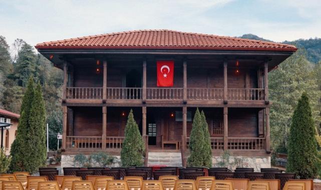 Rize'deki tarihi Hüseyin Hoca Köyü Sahil Camii yeniden ibadete açıldı