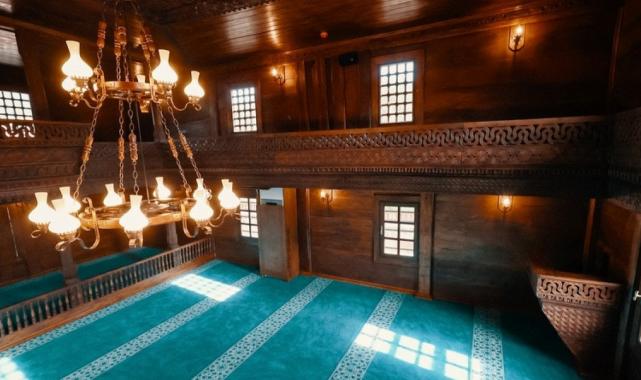 Rize'deki tarihi Hüseyin Hoca Köyü Sahil Camii yeniden ibadete açıldı