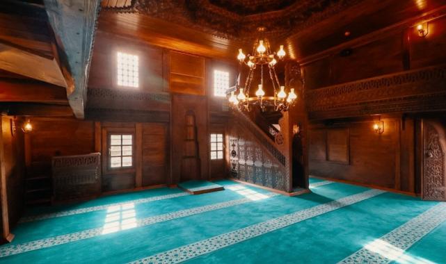Rize'deki tarihi Hüseyin Hoca Köyü Sahil Camii yeniden ibadete açıldı