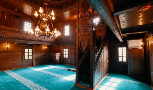 Rize'deki tarihi Hüseyin Hoca Köyü Sahil Camii yeniden ibadete açıldı