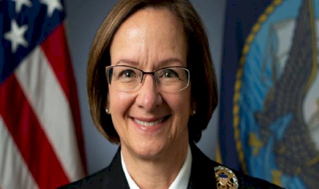 ABD donanmasına öncülük edecek ilk kadın: Lisa Franchetti, Deniz Kuvvetleri Komutanı oldu