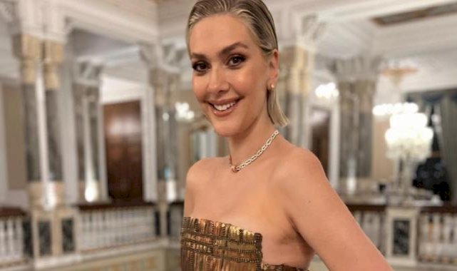 Bergüzar Korel çok benzetildiği Sinem Kobal ile poz verdi