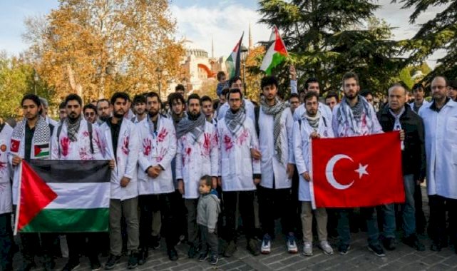 Doktorlar Gazze'deki katliamı 'Sessiz Yürüyüş' ile protesto etti