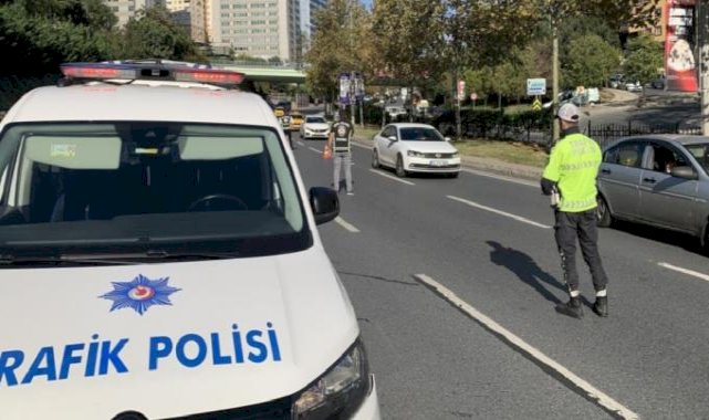 İstanbul'da kırmızı ışıkta geçen sürücüden savunma: O tabela oradan kalksın