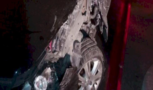 İzmir'de korkunç kaza: Araçla kaldırım arasında sıkışan yayanın bacağı koptu