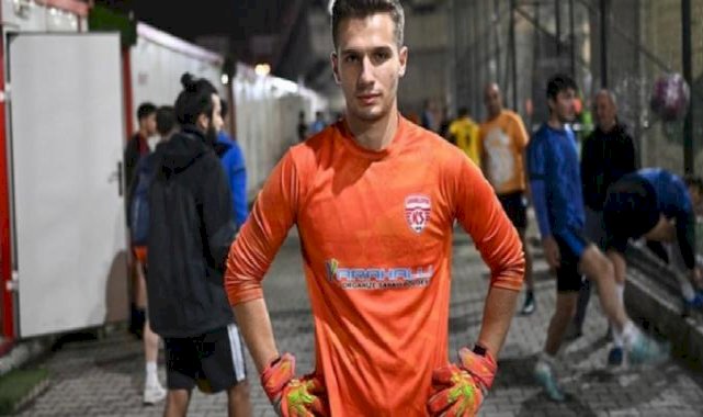 Takım bulamayan amatör kaleci, ücret karşılığı halı saha maçlarına çıkıyor