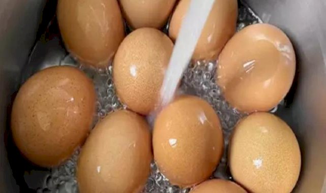 Yumurta haşlarken suya 1 adet ekleyin, gözlerinize inanamayacaksınız!