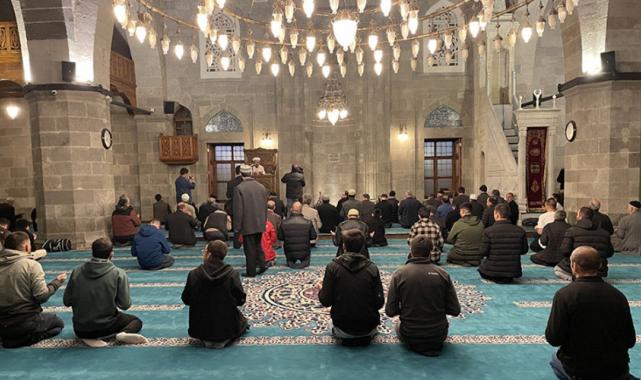 Ülke genelinde camilerde Gazze için dua edildi