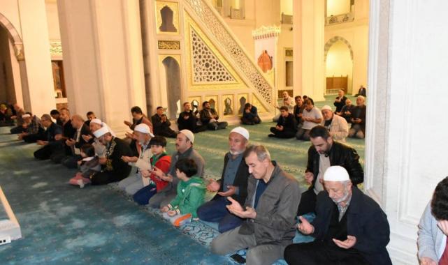 Ülke genelinde camilerde Gazze için dua edildi