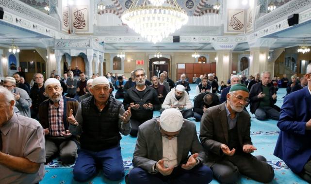 Ülke genelinde camilerde Gazze için dua edildi