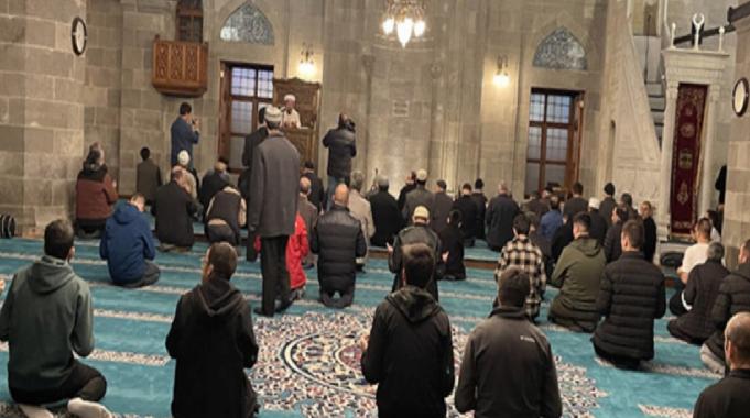 Ülke genelinde camilerde Gazze için dua edildi