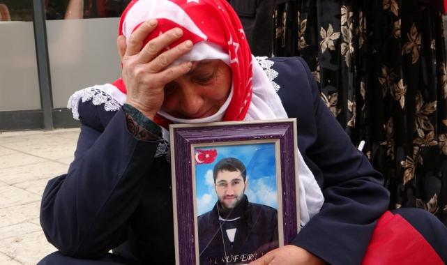 Van'da evlat nöbeti tutan anne: İsrail neyse HDP'de o!