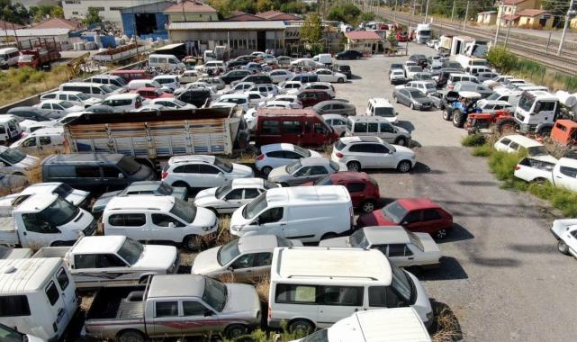 Yediemindeki satışlarla 22 milyar dolarlık araç piyasaya dönecek