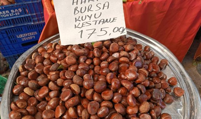 Afyonkarahisar'da kestane tezgahlarda yerini aldı! Kilogramı 200 liradan satılıyor