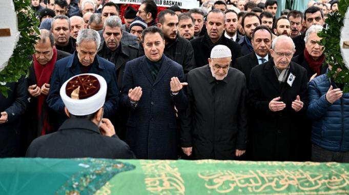 Ali Babacan’ın annesi son yolculuğuna uğurlandı