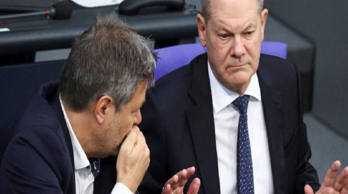 Almanya'da halkın çoğunluğu, Scholz koalisyonunun çökeceğine inanıyor